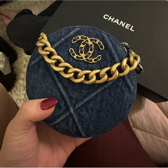Denim Quilted Chanel 19 Round Clutch With Chain Blue - Picture 4 of 6